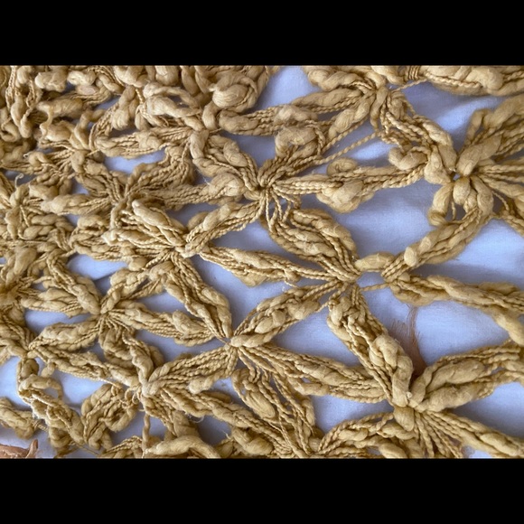 Cecilia de Bucourt Jessica Simpson Yellow Shawl - Picture 5 of 7